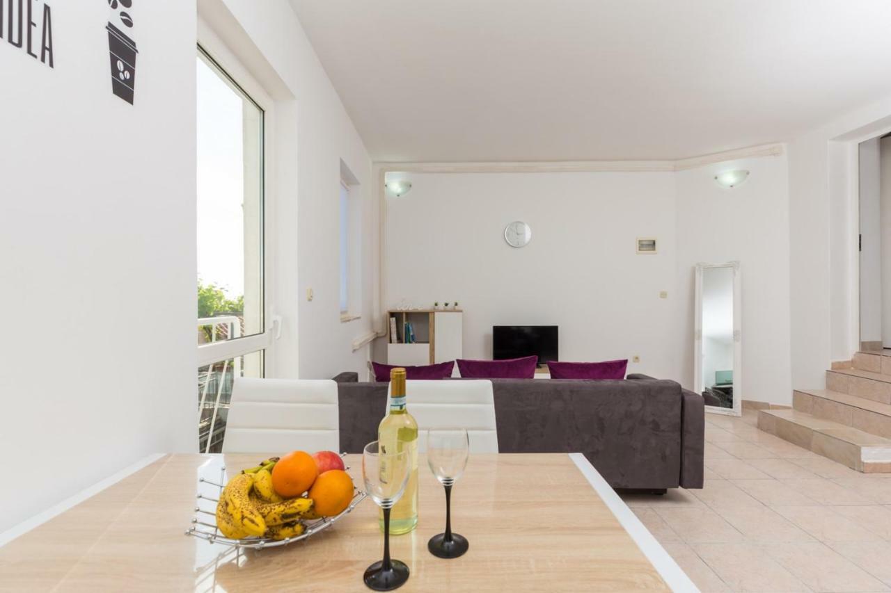 Apartment Kucera روفينج المظهر الخارجي الصورة